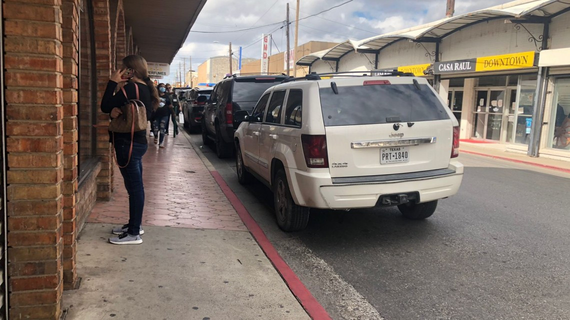 Registran puentes internacionales poca afluencia de vehículos y peatones en Nuevo Laredo