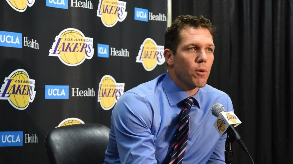  Deja Luke Walton dirección técnica de los Lakers 