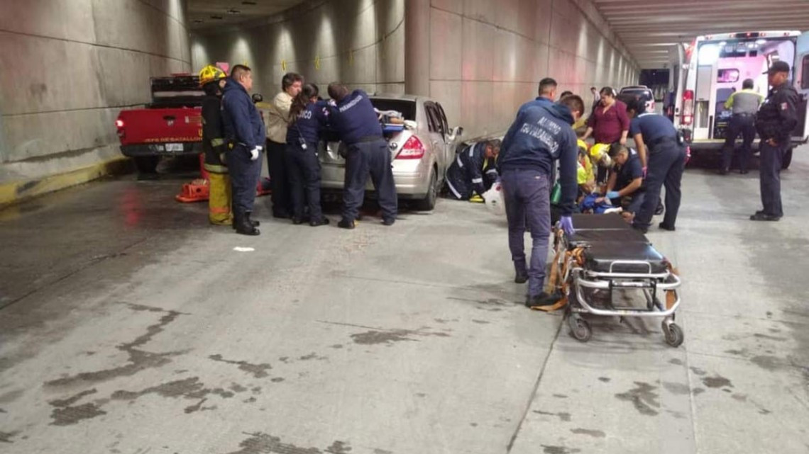 Salen de una boda y se accidentan, novios llegaron al lugar