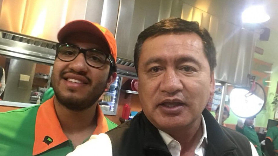 Osorio Chong promociona taquería y se hace viral