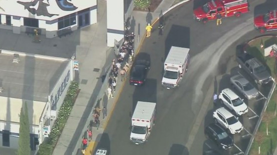 Reportan tiroteo en escuela secundaria en Santa Clarita, California