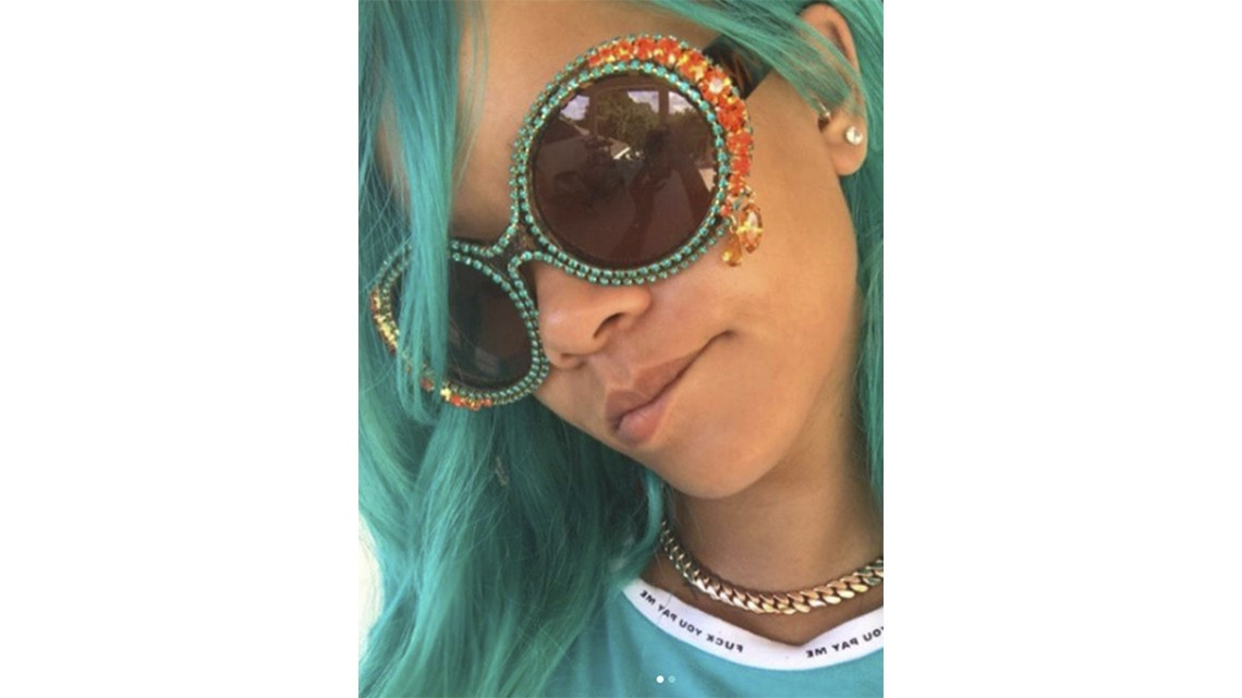 Rihanna estrena look en el carnaval de Barbados
