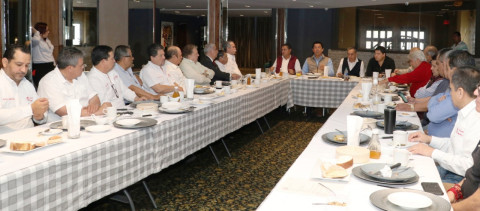 Sumarán esfuerzos alcalde empresarios en gestión de un Centro de Convenciones 