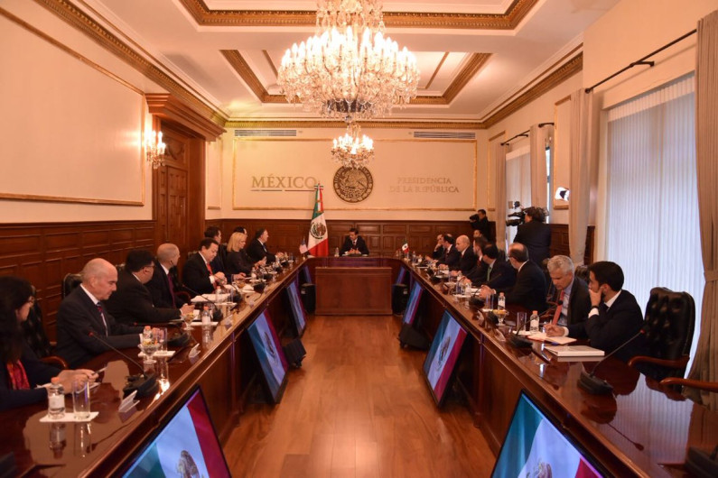 Se reúnen Mike Pompeo y comitiva con Peña Nieto en Los Pinos 