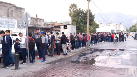 Jóvenes sitian la Presidencia en Victoria 