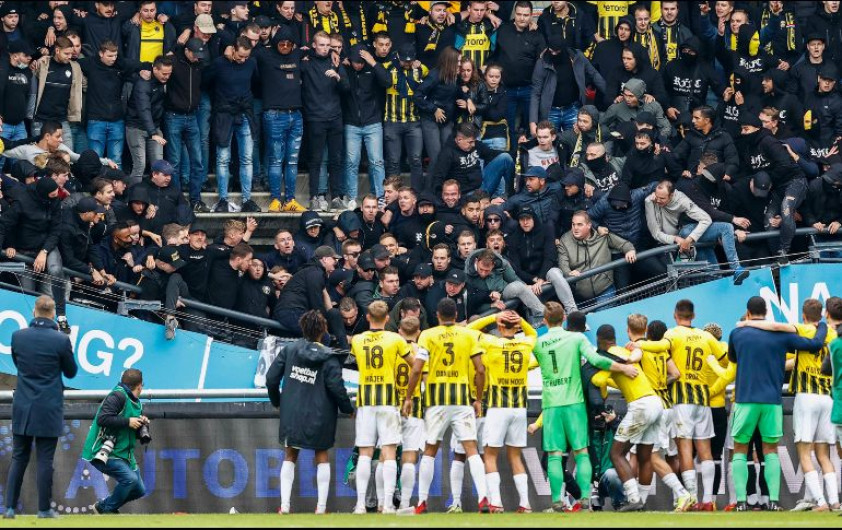 Cierran estadio de Países Bajos tras derrumbe de una grada
