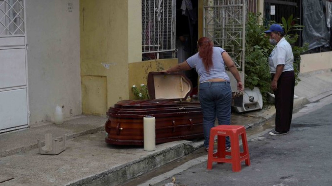 Colapsa sistema de Salud de Ecuador; dejan cadáveres en las calles de Guayaquil