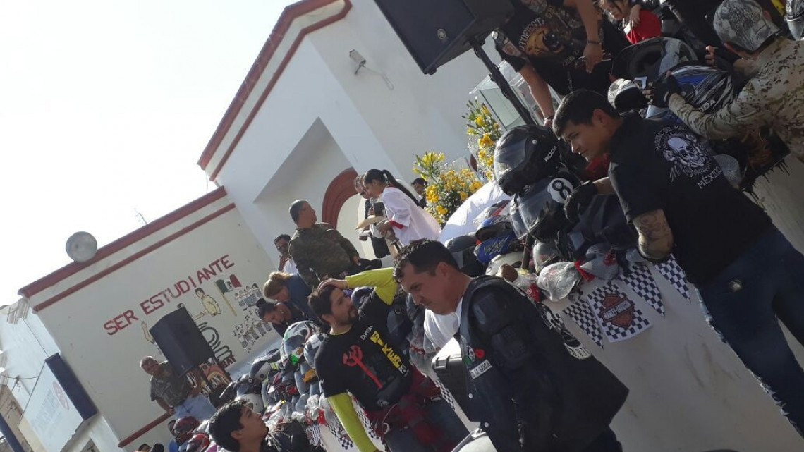 Realizan bendición de casco a 400 motociclistas