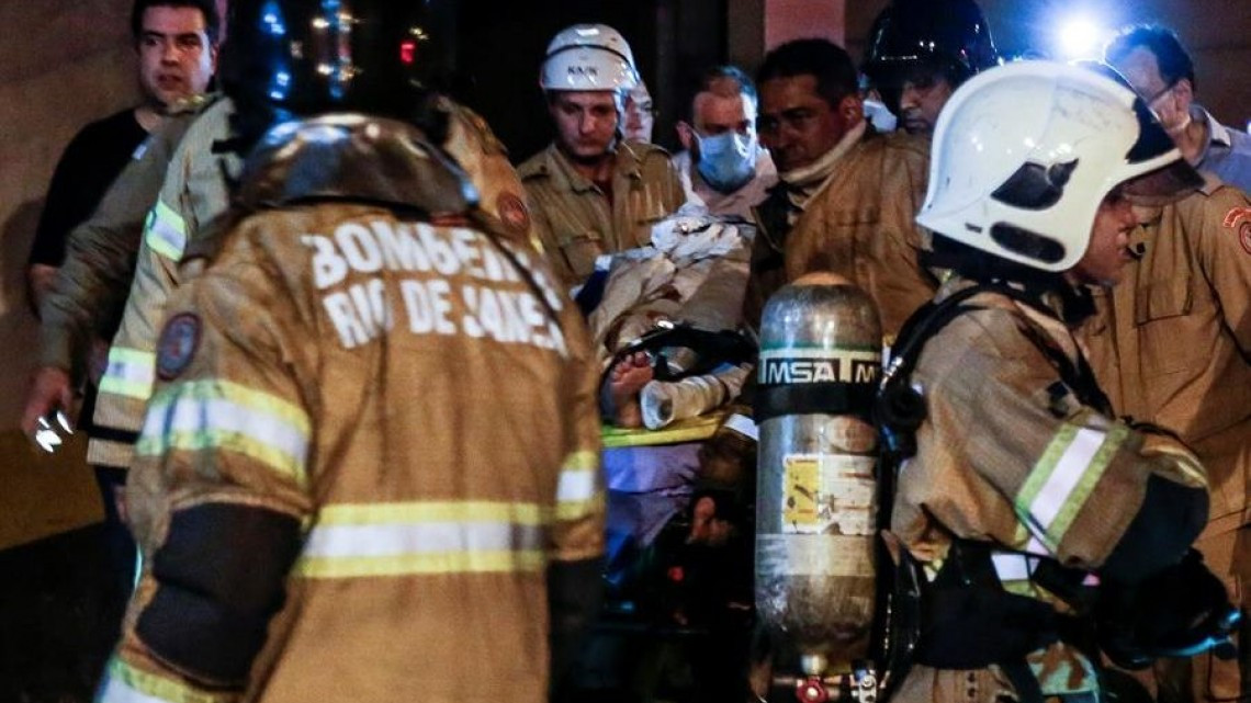 Al menos 11 los muertos por incendio en hospital de Río de Janeiro 