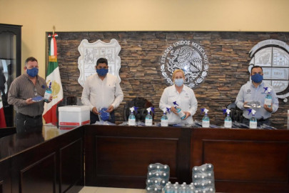 Entrega Alma Laura Amparán material de protección sanitaria a direcciones municipales