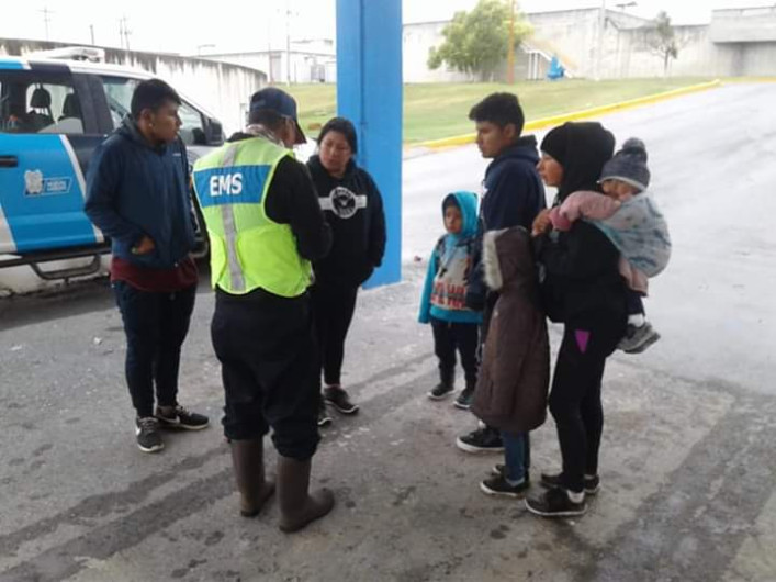 Rescatan a familia ecuatoriana 