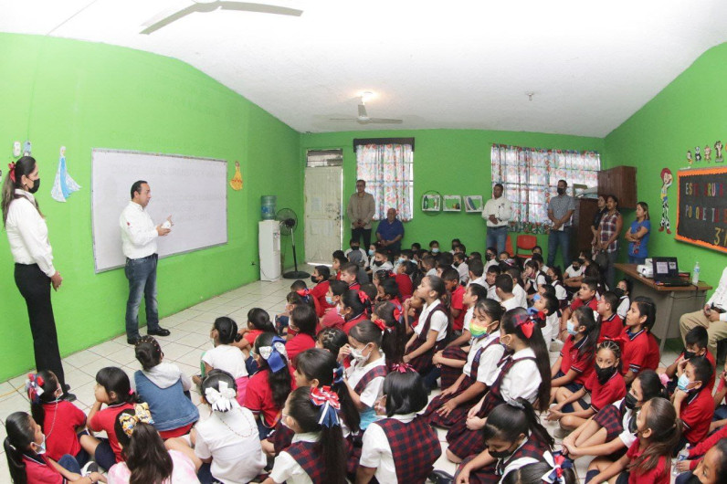 Imparte dirección de tránsito, curso de vialidad a estudiantes de primaria