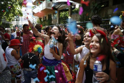 "Blocos" las comparsas que prenden el carnaval de Brasil 