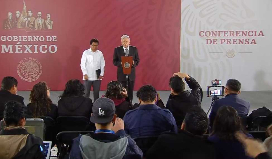 Muestra AMLO apoyo a Taibo II para dirección del FCE