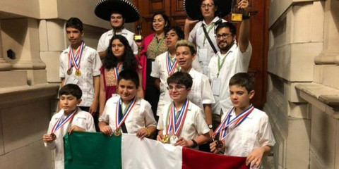 8 medallas para niños matemáticos apoyados por Del Toro
