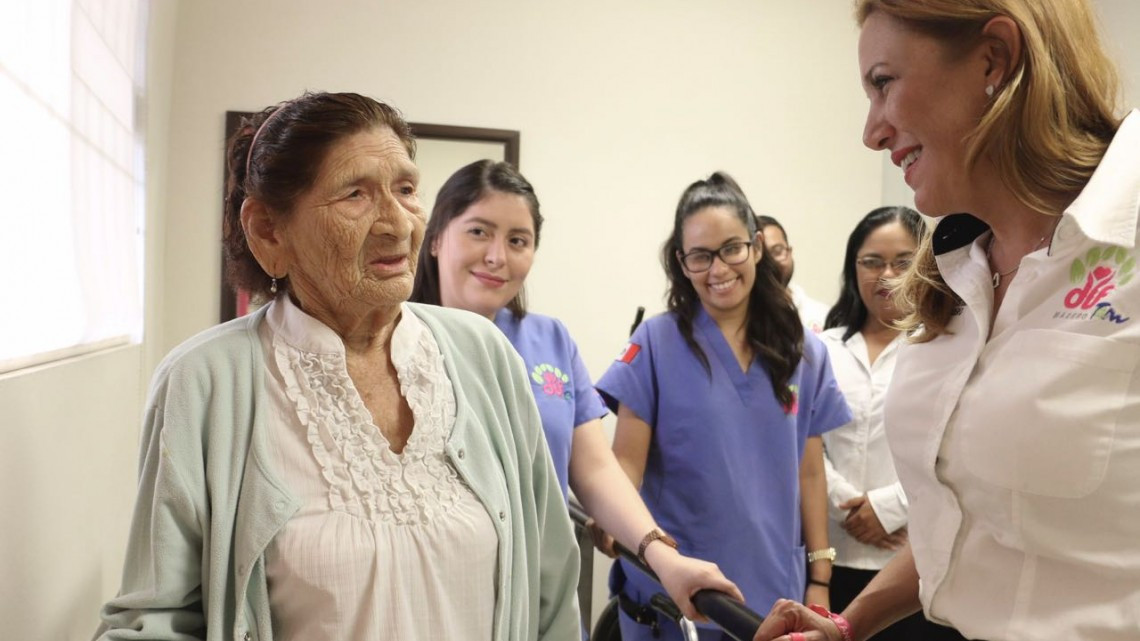 Abre DIF Madero centro de cómputo para abuelitos