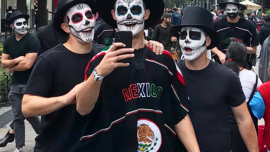 La CDMX se llena de color y tradición con el desfile del Día de Muertos