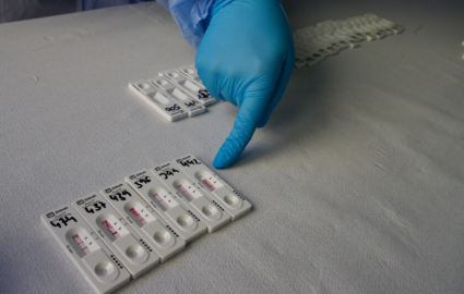 Lanza EU campaña de pruebas gratuitas de COVID-19 