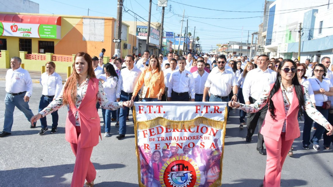 Encabeza Maki desfile con líderes y cerca de 17 mil trabajadores