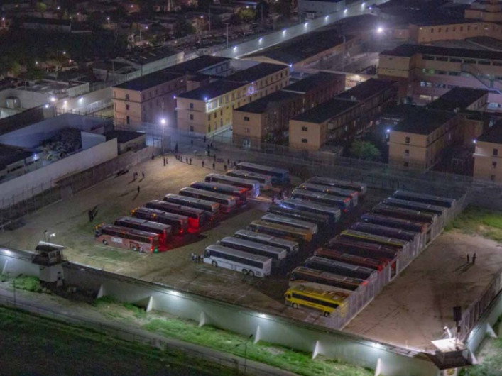 900 reos son trasladados del penal de Topo Chico