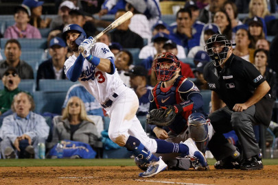 Dodgers siguen vivos en la serie tras vapulear a Braves