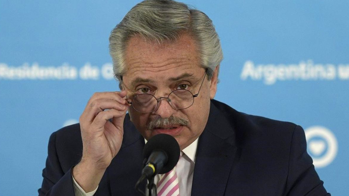 Presidente de Argentina dice que mexicanos salieron de los ‘indios’, brasileños de ‘la selva’ y ellos de Europa