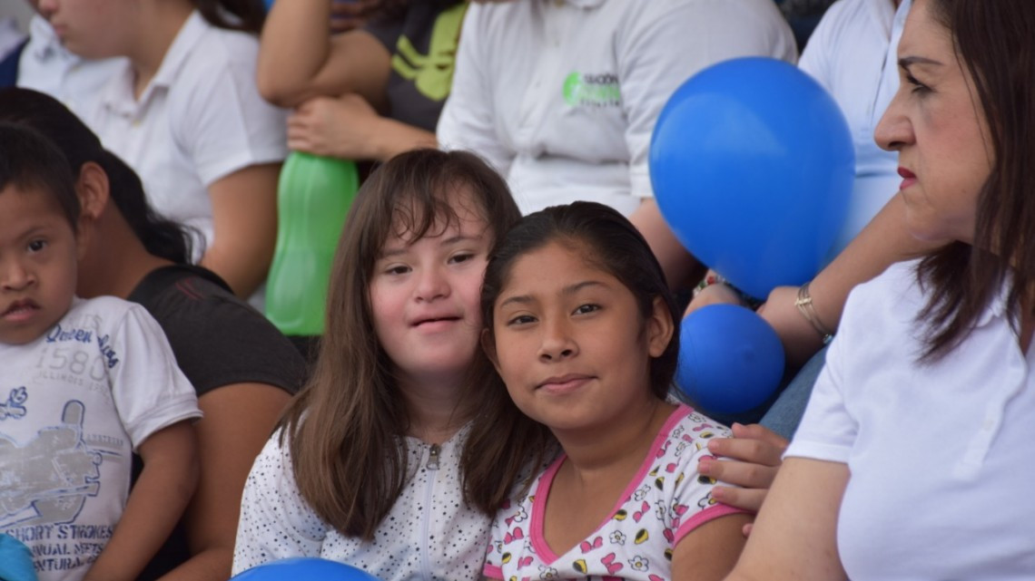 Correcaminos y niños con discapacidad juntos por la sensibilización
