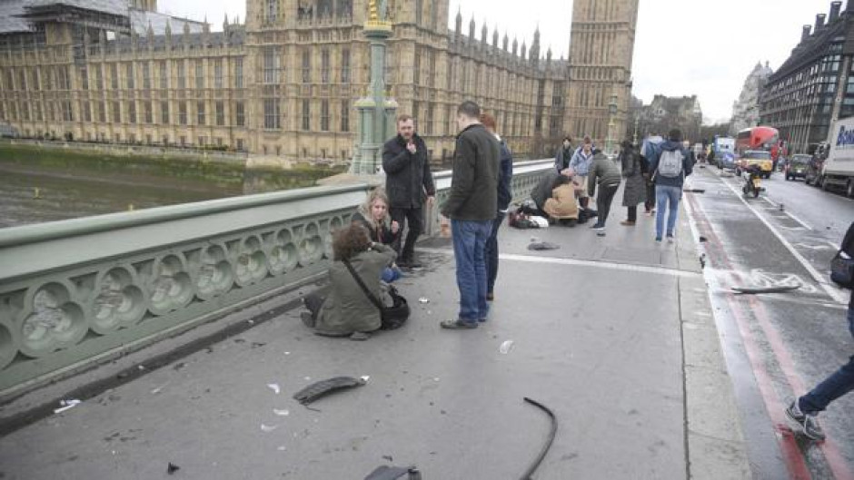 Ataque en Puente de Londres, policía lo califica como “ataque terrorista”