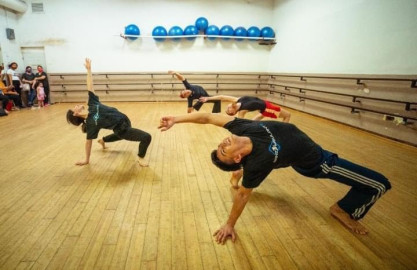 Presenta la dirección de arte y cultura variada oferta cultural