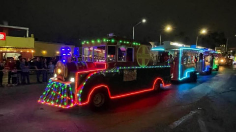 Gran respuesta a la convocatoria del tradicional Desfile Navideño en Nuevo Laredo