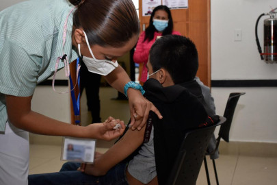 Padres de familia agradecen aplicación de vacunas contra VPH