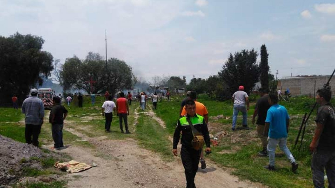 Por lo menos dos muertos tras explosión en Tultepec