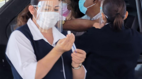 Pese a ser vacunados hay riesgo de contagio: epidemiólogo