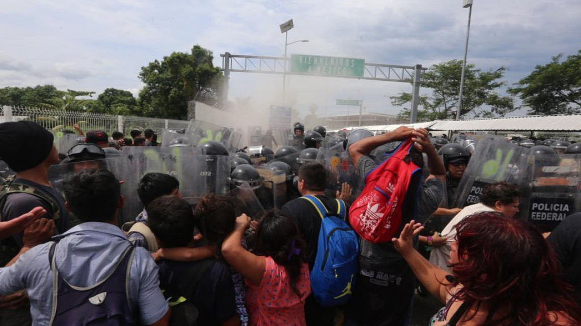 Contienen ingreso de caravana migrante en México