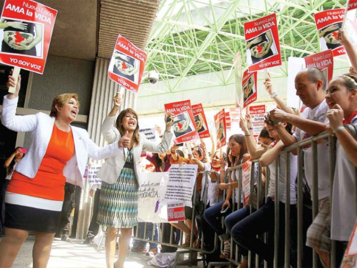 Médicos de Nuevo León podrán negarse a realizar abortos