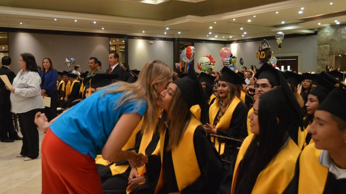 Alcaldesa felicita a graduados de la preparatoria José de Escandón