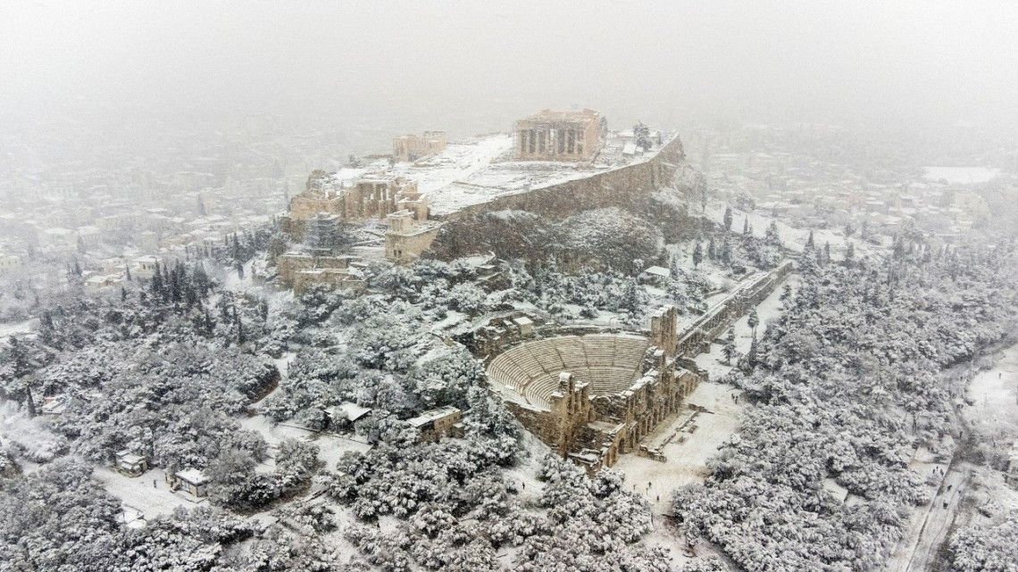 Tormenta de nieve tiñe de blanco a Grecia y a Turquía