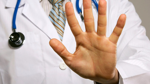 No se negará atención médica a grupos vulnerables en NL