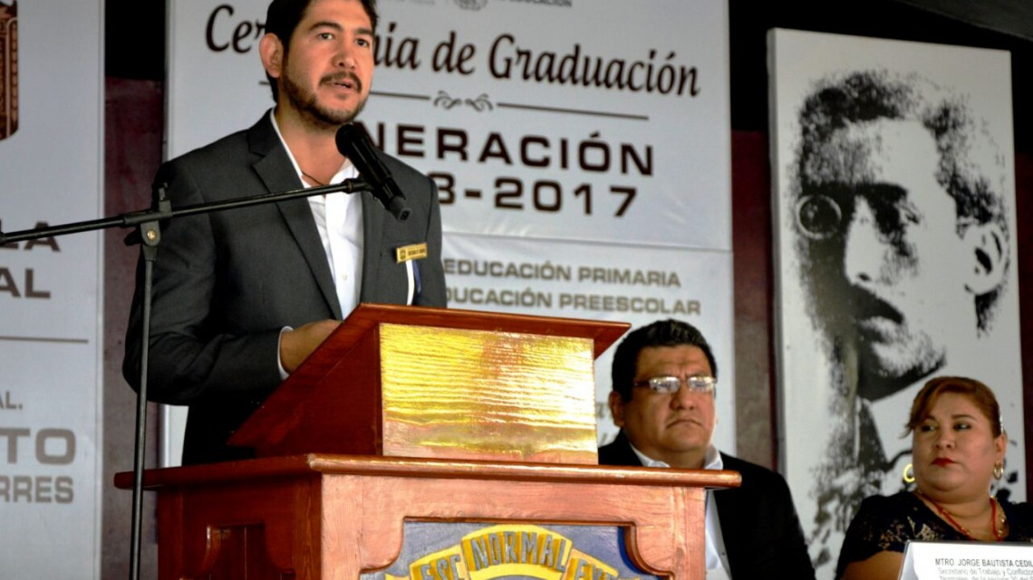 Apadrinó Héctor Escobar Salazar Generación de escuela Normal