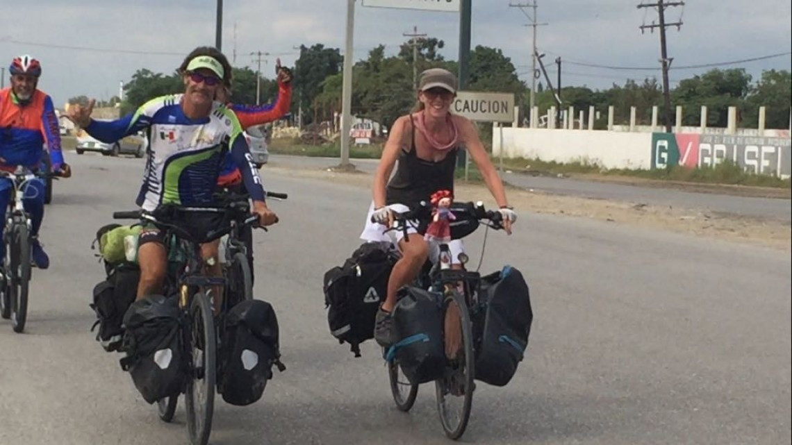Canadienses recorren el continente americano en bicicleta