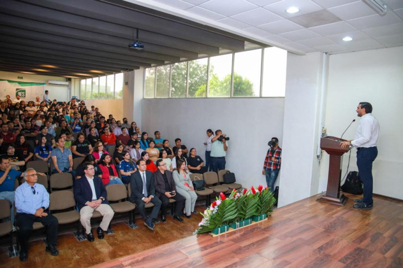 Propuso Alcalde a estudiantes continuar su preparación para mejorar Reynosa