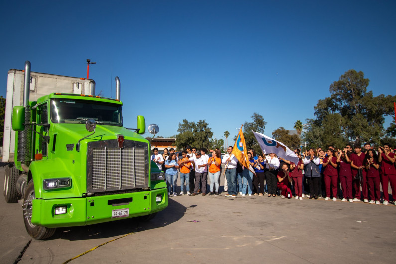Rector de la UAT da banderazo de salida al apoyo para damnificados en Guerrero