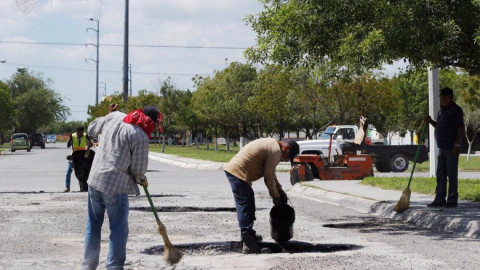 Realizan trabajos de bacheo en Valle Hermoso