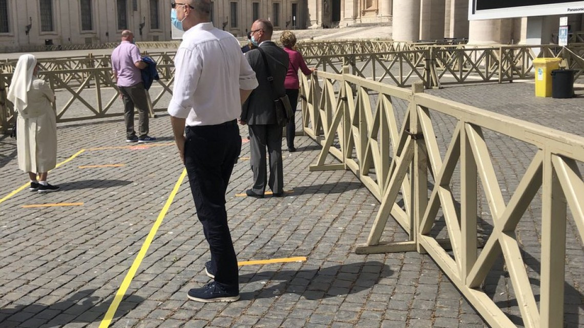 Reabre la basílica de San Pedro del Vaticano tras dos meses de cierre