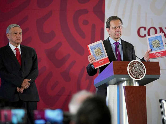 Libros, cartilla moral, SEP, esto y más en conferencia de AMLO