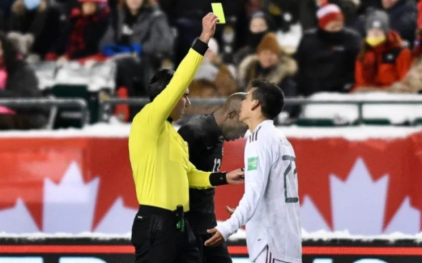 Por acumulación de tarjetas, "Chucky" Lozano se perderá el próximo partido de la eliminatoria con el TRI