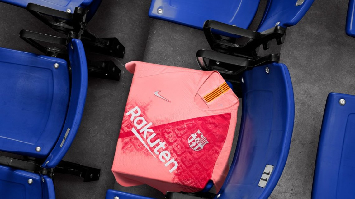 El Barcelona presenta su tercera equipación