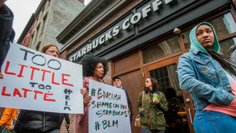 Protestas en Starbucks por caso de hombre de color detenidos