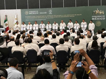 Firma AMLO acuerdo de salud en sureste del país