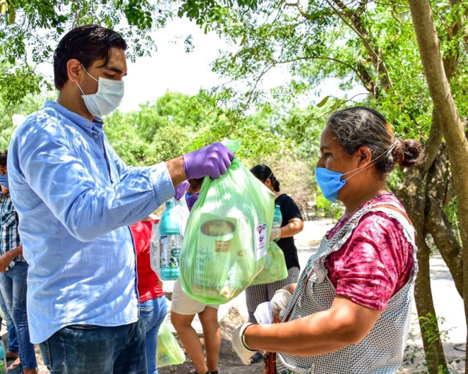 Voluntariado DIF Reynosa lleva apoyo alimenticio y kits de higiene y limpieza a familias de la zona ejidal